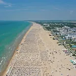 With Terrace And Swimming Pool Apartman Bibione