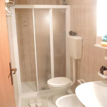 With Terrace And Swimming Pool 아파트 비비오네