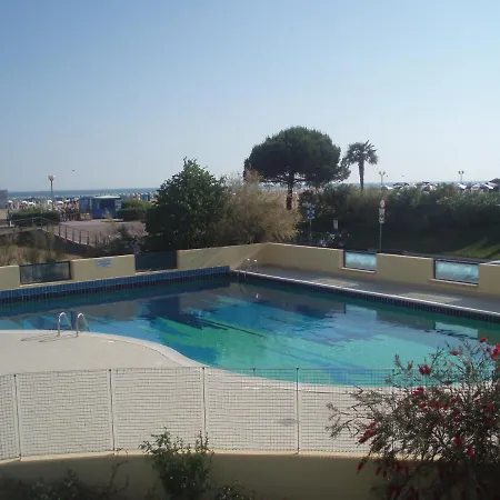 Beautiful With Terrace And Swimming Pool Appartamento Bibione