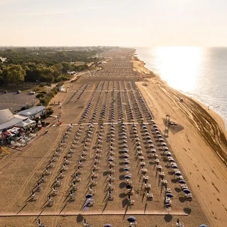 With Terrace And Swimming Pool Апартаменти *