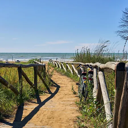 Beautiful With Terrace And Swimming Pool Appartamento Bibione