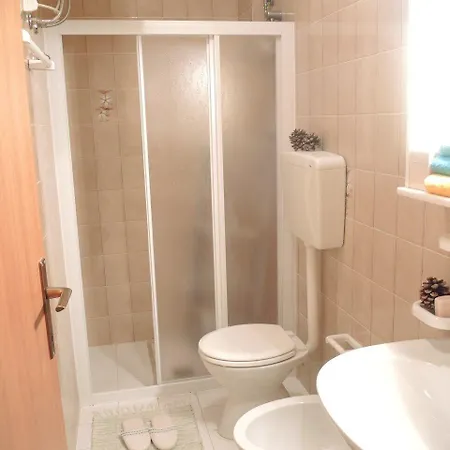 With Terrace And Swimming Pool Апартаменти Бібіоне