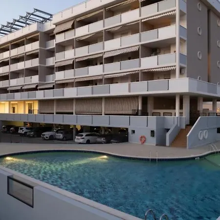 Διαμέρισμα With Terrace And Swimming Pool Μπιμπιόνε